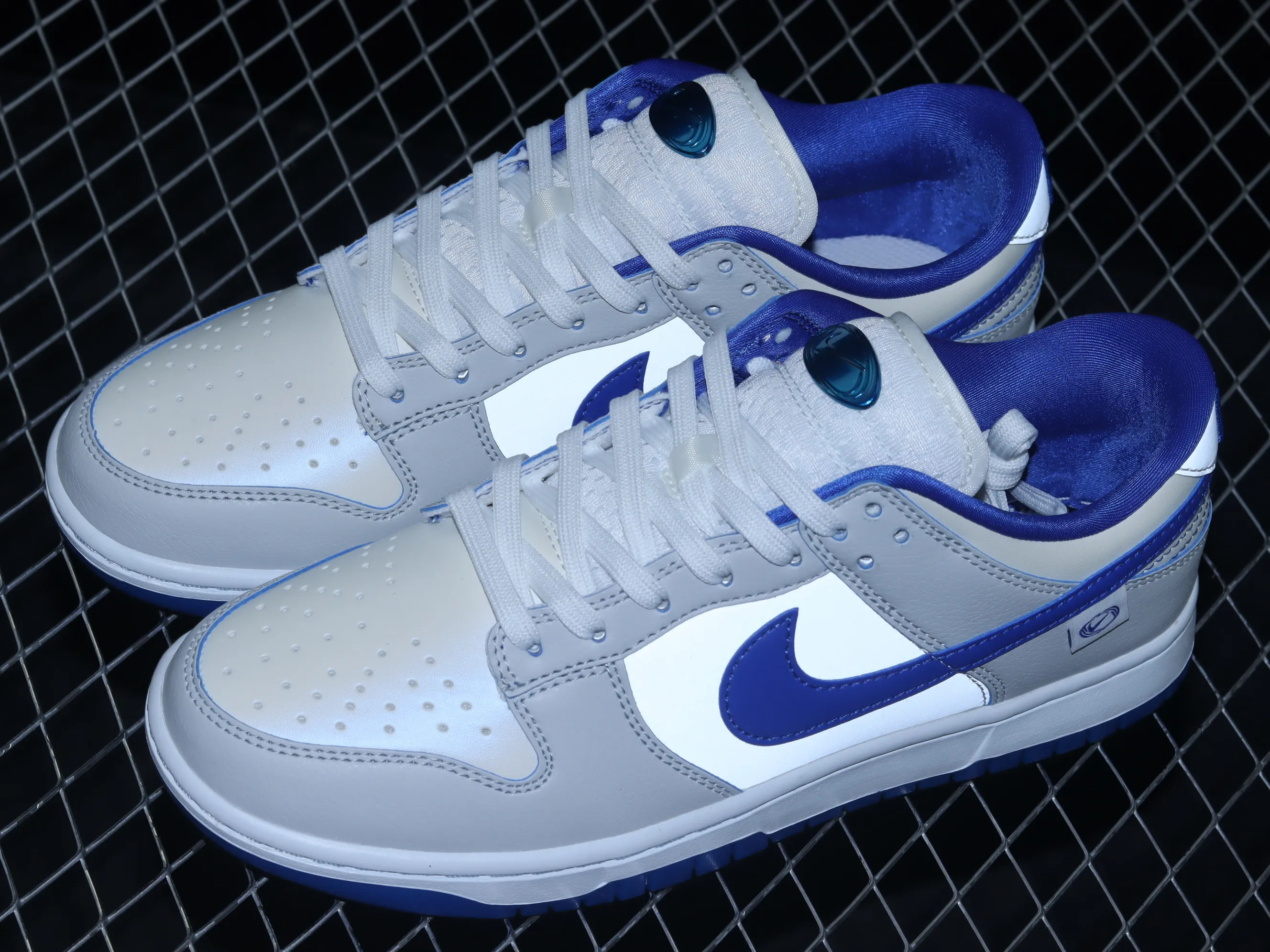 All categories Nk SB Dunk Series Nk SB Dunk Low Low-top sneakers Nk SB Dunk Low GS "Ivory Hyper Royal" Beige Blue 3M Reflective Dunk Series low-top casual sports skateboard shoes FB1841-110